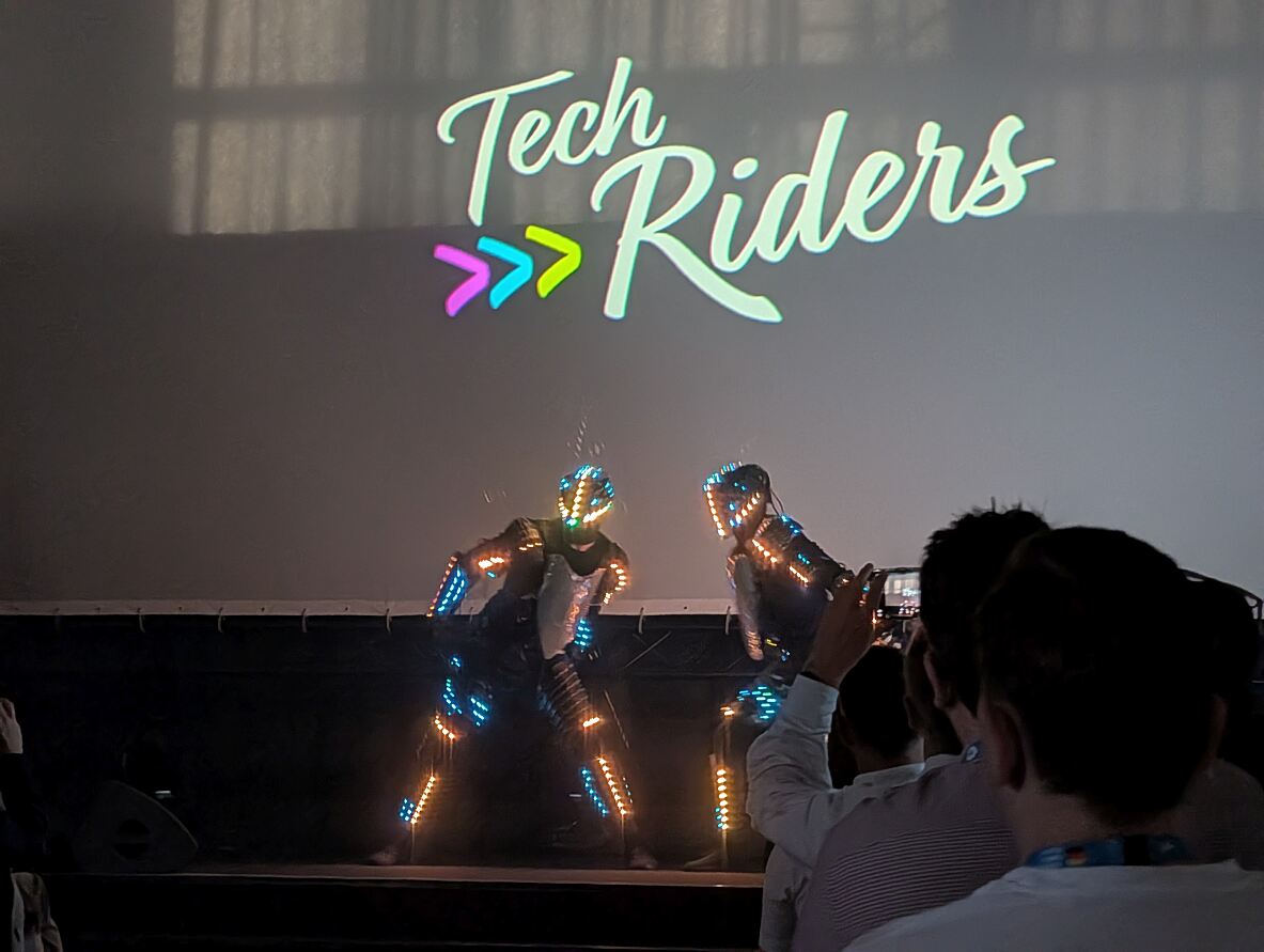 TechRiders Summit 2025 Eröffnung mit Lightshow